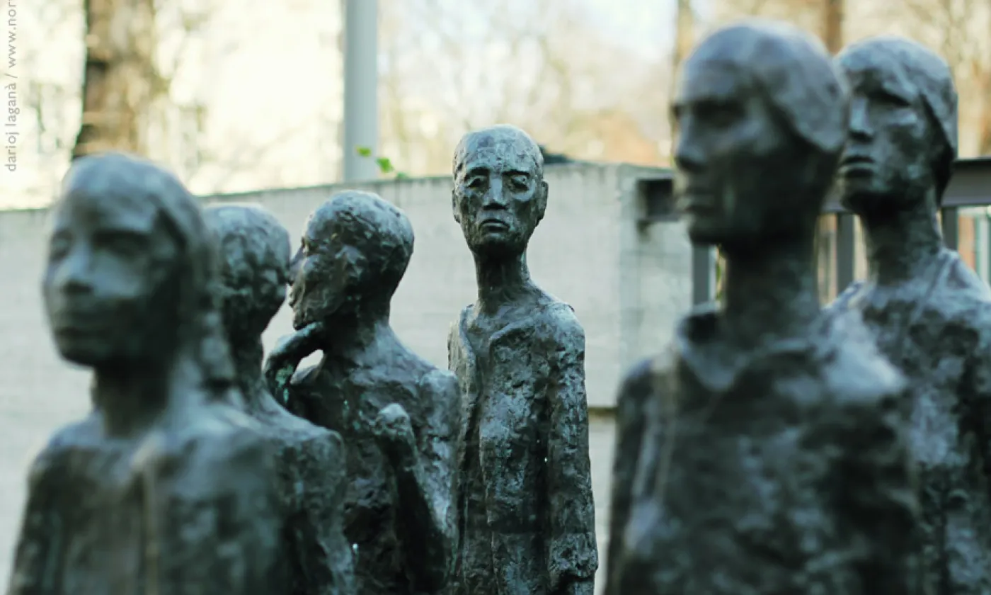 "Les victimes juives du fascisme", sculpture de Will Lammert présente au cimetière juif de Berlin